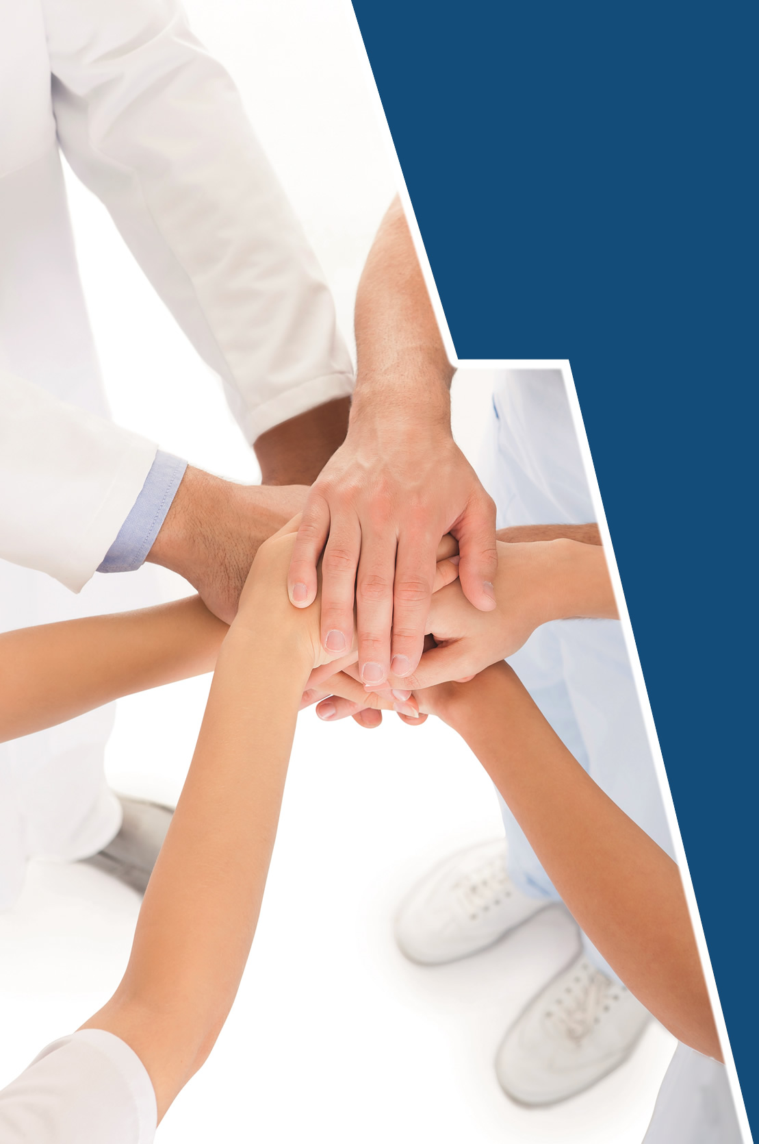 Hände im Team als Motiv des HR Forum HealthCare